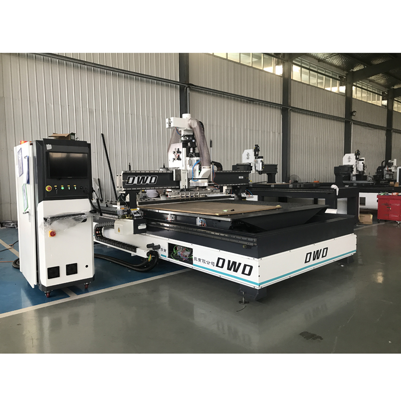 Automatic loading and unloading cnc nesting machine with linear tool magazine
